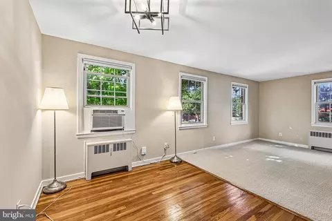 Living - 2223 Washington Ave #103, Silver Spring, MD 20910 photo 2 of 4