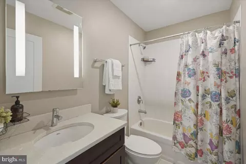 Bath - 1320 Fenwick Ln #301, Silver Spring, MD 20910 photo 1 of 2