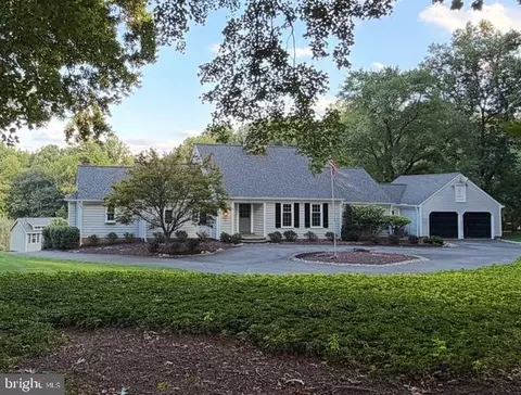 13161 Scarlet Oak Dr, Gaithersburg, MD 20878