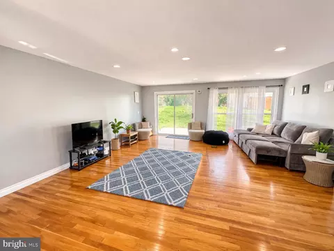 Living - 4416 Mahan Rd, Silver Spring, MD 20906 photo 1 of 5