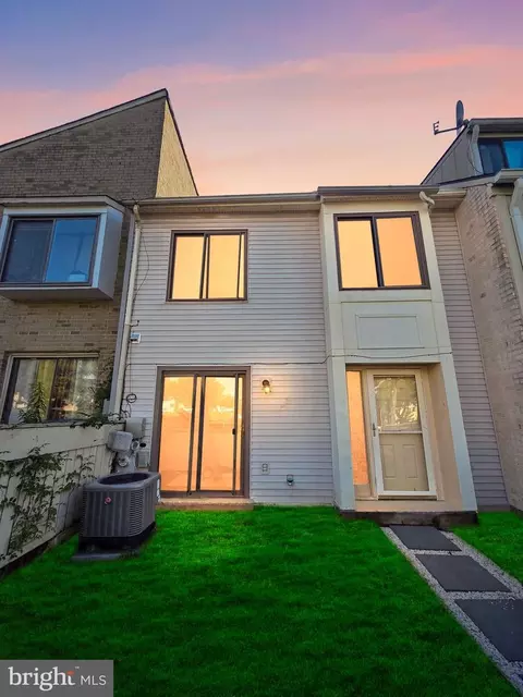 9915 Ridgeline Dr, Gaithersburg, MD 20886