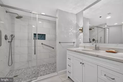 5802 Nicholson Ln #2-602, North Bethesda, MD 20852