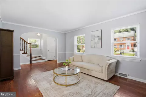 Living - 8715 Geren Rd, Silver Spring, MD 20901 photo 2 of 3