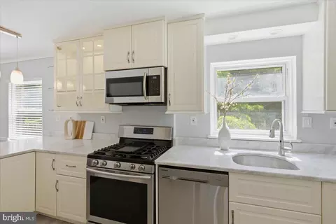 Kitchen - 8715 Geren Rd, Silver Spring, MD 20901 photo 5 of 6