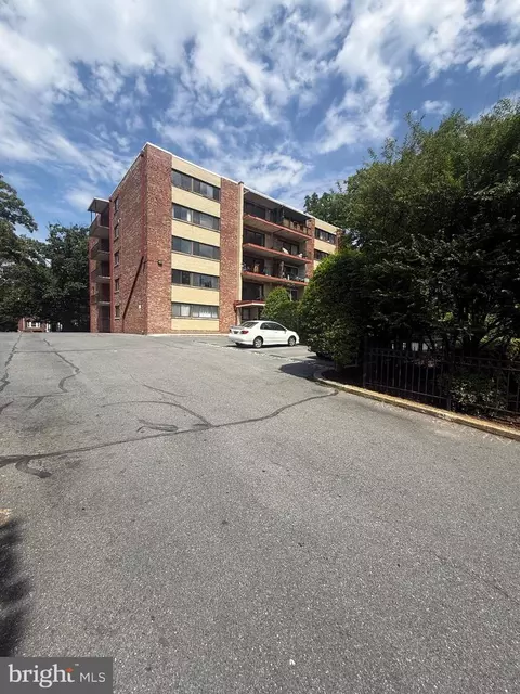 8308 Flower Ave #401, Takoma Park, MD 20912