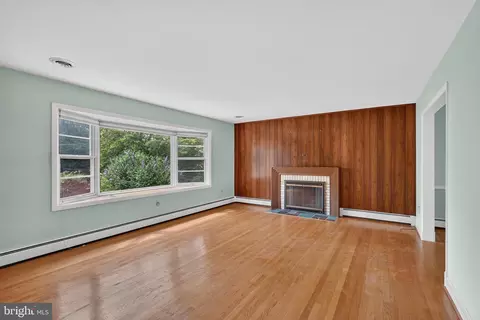 Living - 14604 Peach Orchard Rd, Silver Spring, MD 20905 photo 2 of 2
