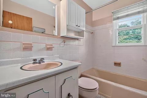 Bath - 14604 Peach Orchard Rd, Silver Spring, MD 20905 photo 2 of 3