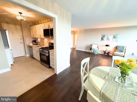 10401 Grosvenor Pl #817, Rockville, MD 20852