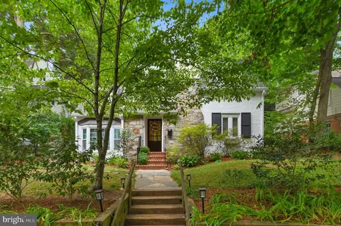 6020 Broad St, Bethesda, MD 20816