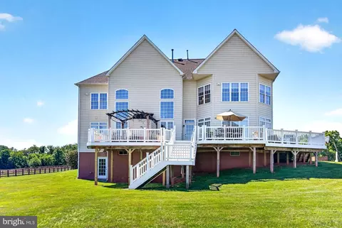 Exterior - 15512 Mount Nebo Rd, Poolesville, MD 20837 photo 8 of 30