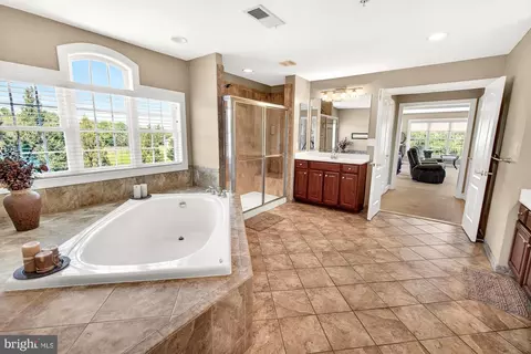Bath - 15512 Mount Nebo Rd, Poolesville, MD 20837 photo 4 of 6