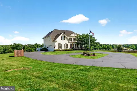Exterior - 15512 Mount Nebo Rd, Poolesville, MD 20837 photo 5 of 30