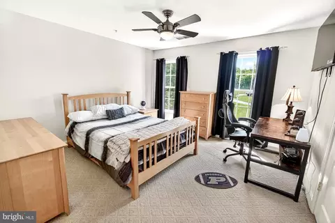 Bedroom - 15512 Mount Nebo Rd, Poolesville, MD 20837 photo 8 of 9