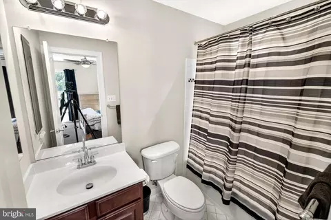 Bath - 15512 Mount Nebo Rd, Poolesville, MD 20837 photo 5 of 6