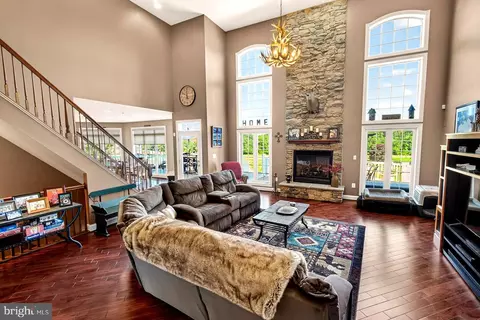 Living - 15512 Mount Nebo Rd, Poolesville, MD 20837 photo 1 of 2