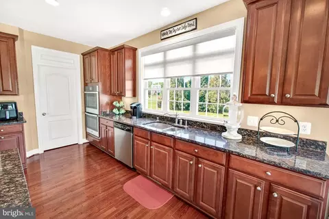 Kitchen - 15512 Mount Nebo Rd, Poolesville, MD 20837 photo 5 of 7