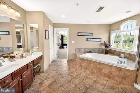 Bath - 15512 Mount Nebo Rd, Poolesville, MD 20837 photo 2 of 6