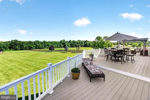 Exterior - 15512 Mount Nebo Rd, Poolesville, MD 20837 photo 11 of 30