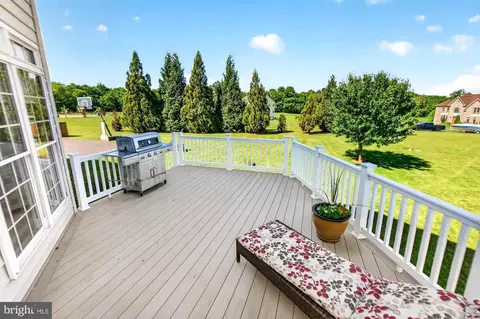 Exterior - 15512 Mount Nebo Rd, Poolesville, MD 20837 photo 18 of 30