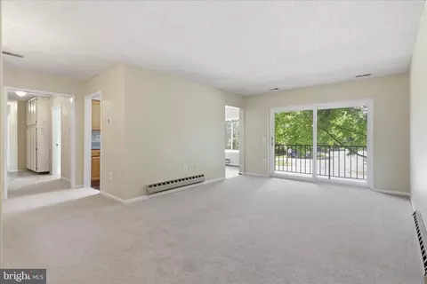 Living - 15300 Pine Orchard Dr #85-2E, Silver Spring, MD 20906 photo 1 of 3