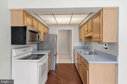 Kitchen - 15300 Pine Orchard Dr #85-2E, Silver Spring, MD 20906 photo 3 of 3