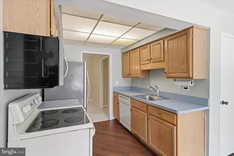 Kitchen - 15300 Pine Orchard Dr #85-2E, Silver Spring, MD 20906 photo 2 of 3