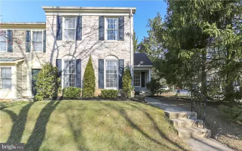 8527 Fountain Valley Dr, Montgomery Village, MD 20886