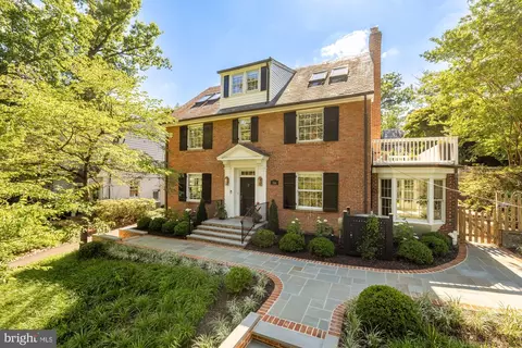 7104 Beechwood Dr, Chevy Chase, MD 20815