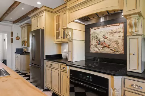 Kitchen - 18101 Cattail Rd, Poolesville, MD 20837 photo 3 of 6