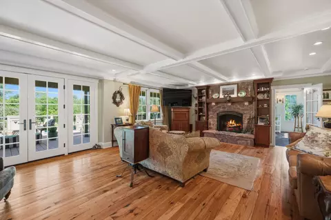 Living - 18101 Cattail Rd, Poolesville, MD 20837 photo 1 of 5