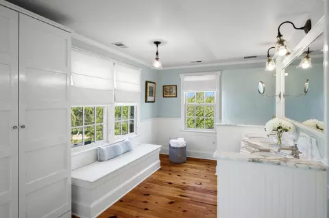 Bath - 18101 Cattail Rd, Poolesville, MD 20837 photo 2 of 5