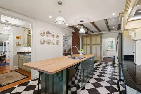 Kitchen - 18101 Cattail Rd, Poolesville, MD 20837 photo 5 of 6