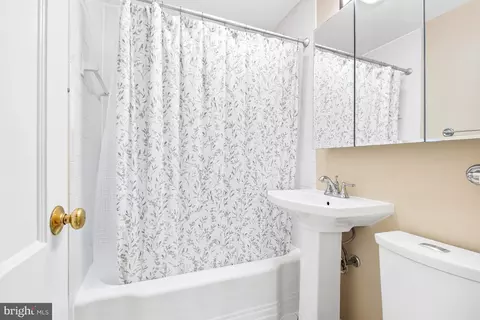 Bath - 12311 Middle Rd, Silver Spring, MD 20906 photo 1 of 2