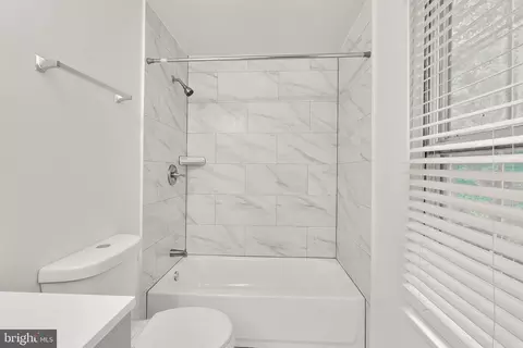Bath - 2106 Carriage Square Pl, Silver Spring, MD 20906 photo 2 of 4