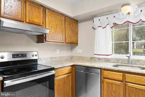 Kitchen - 2106 Carriage Square Pl, Silver Spring, MD 20906 photo 3 of 4