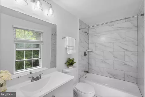 Bath - 2106 Carriage Square Pl, Silver Spring, MD 20906 photo 2 of 3