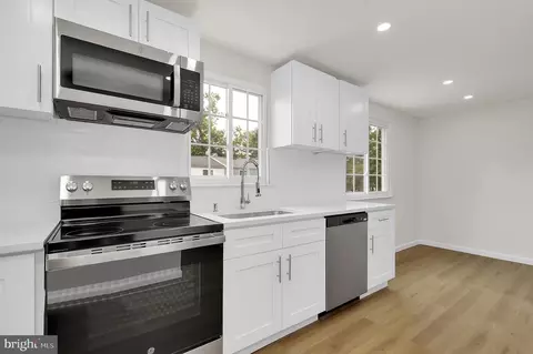 Entry Way - 1410 Elm Grove Cir, Silver Spring, MD 20905 photo 2 of 2