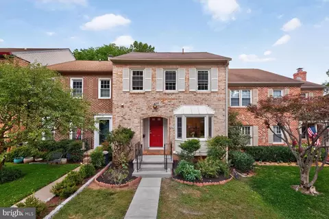 7623 Heatherton Ln, Potomac, MD 20854