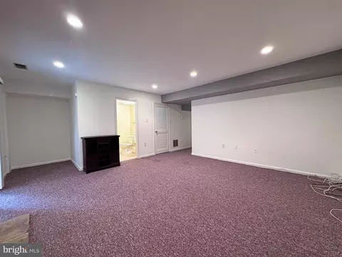 Living - 10939 Pebble Run Dr, Silver Spring, MD 20902 photo 4 of 15