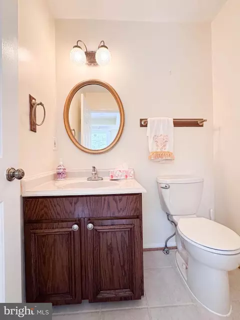 Bath - 10939 Pebble Run Dr, Silver Spring, MD 20902 photo 6 of 15