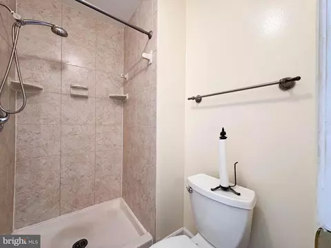 Bath - 10939 Pebble Run Dr, Silver Spring, MD 20902 photo 10 of 15