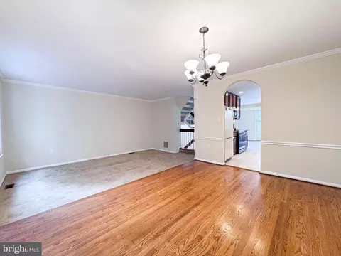 Living - 10939 Pebble Run Dr, Silver Spring, MD 20902 photo 9 of 15