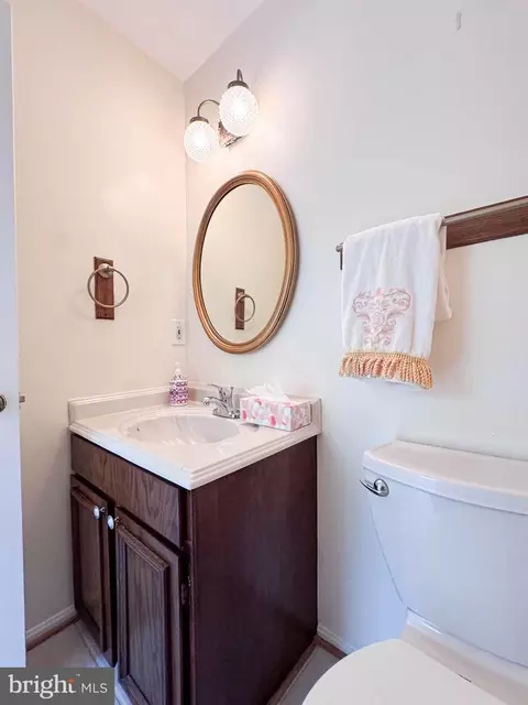Bath - 10939 Pebble Run Dr, Silver Spring, MD 20902 photo 7 of 15