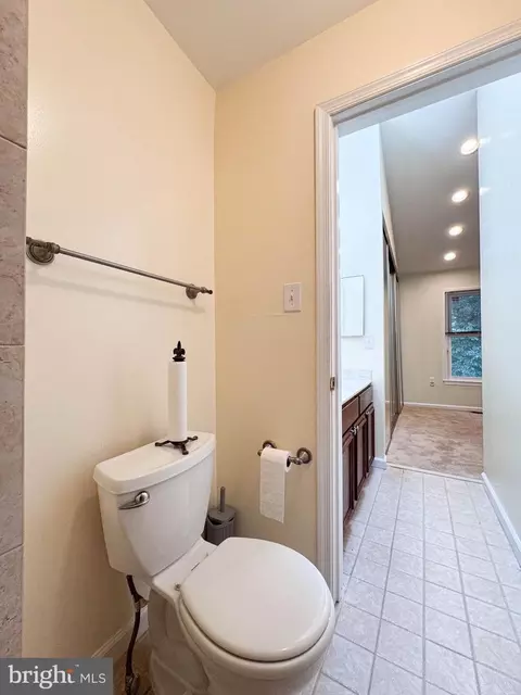 Bath - 10939 Pebble Run Dr, Silver Spring, MD 20902 photo 12 of 15