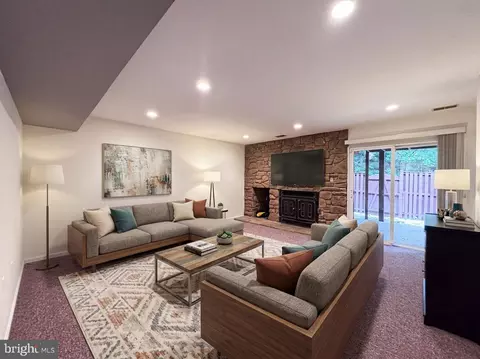 Living - 10939 Pebble Run Dr, Silver Spring, MD 20902 photo 2 of 15