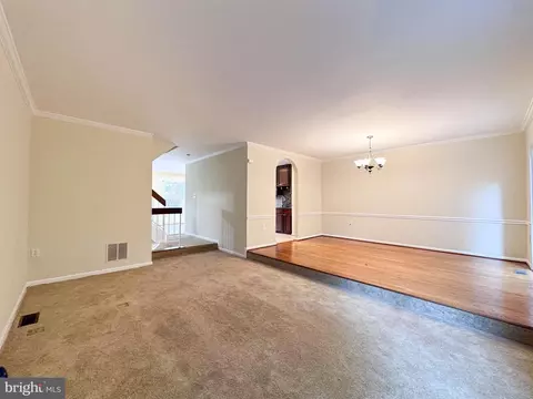 Living - 10939 Pebble Run Dr, Silver Spring, MD 20902 photo 13 of 15