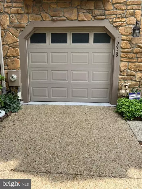 10939 Pebble Run Dr, Silver Spring, MD 20902 photo 2