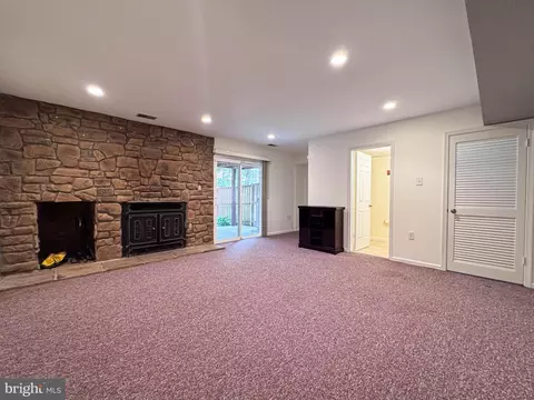 Living - 10939 Pebble Run Dr, Silver Spring, MD 20902 photo 5 of 15