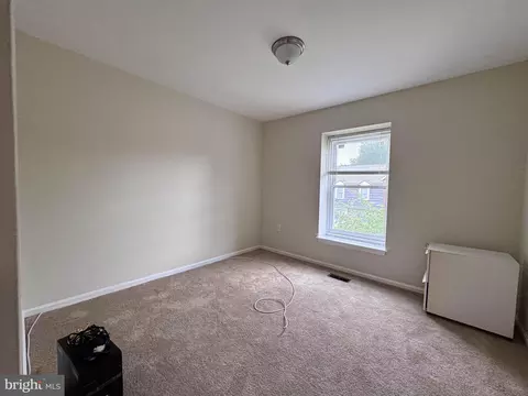 Bedroom - 10939 Pebble Run Dr, Silver Spring, MD 20902 photo 5 of 12