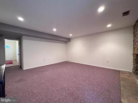 Living - 10939 Pebble Run Dr, Silver Spring, MD 20902 photo 3 of 15